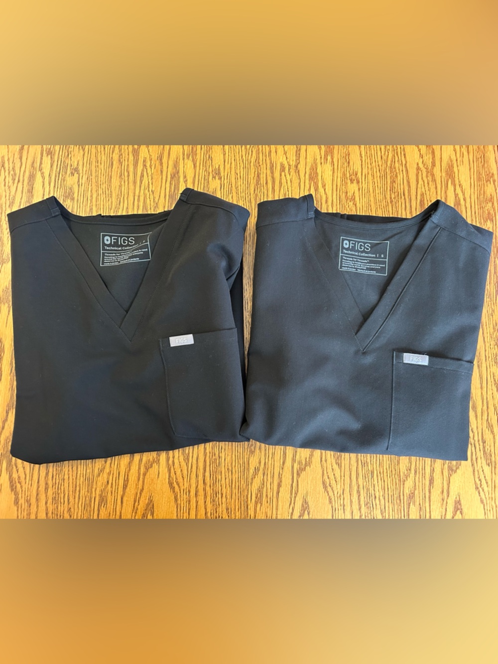 TWO Figs Catarina One-Pocket Scrub Top Women’s Small Black - Picture 3 of 3